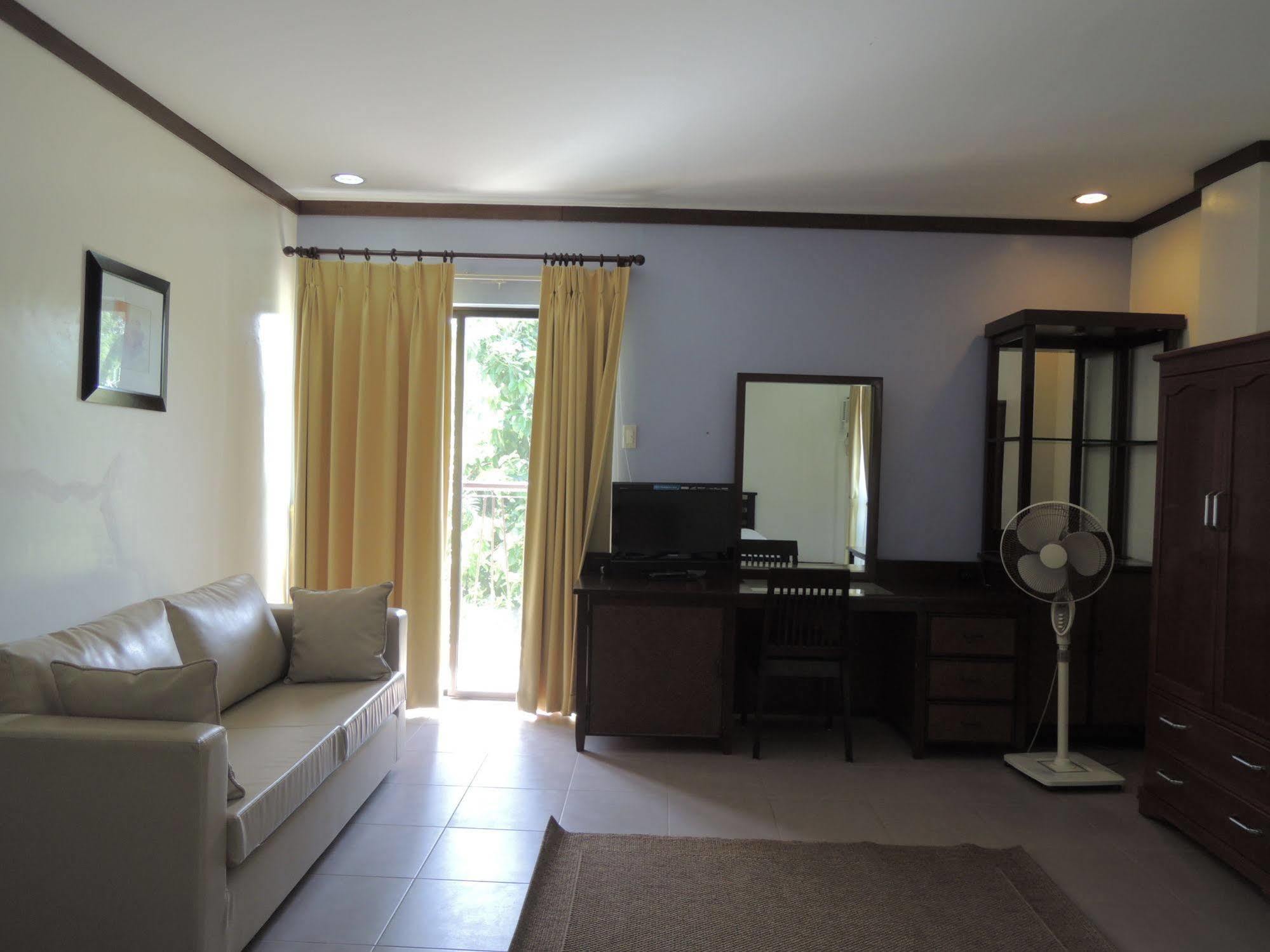Palms Seaside Inn And Resort Medellin Exterior photo